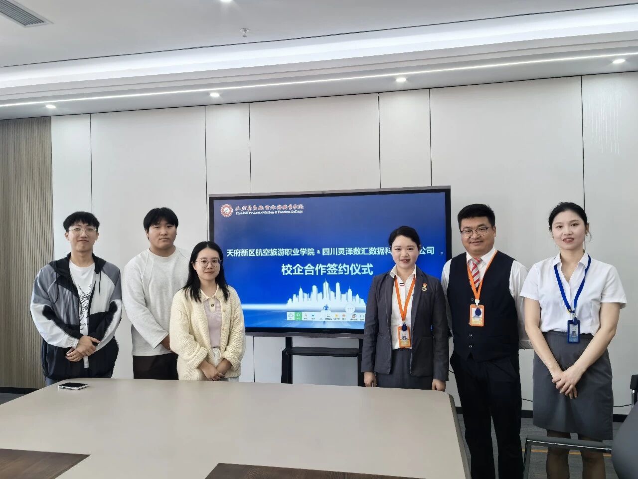 动作快，姿势还帅！信息技术学院4个校内生产性实训项目一周内全部落地！